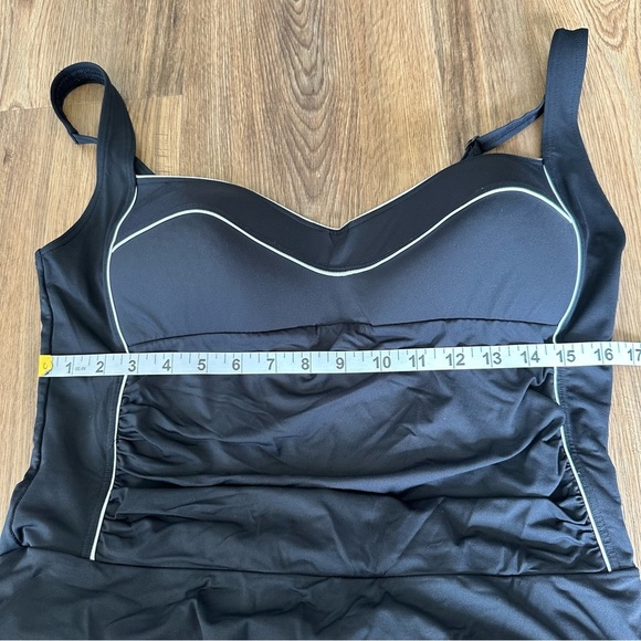 Nip Tuck Swim Swimsuit One Piece Womens 14 Black Dress Skirt Slimming Beach Bra - Picture 10 of 10